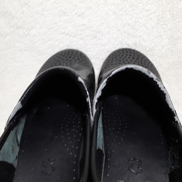 Dansko Black Patterned Clogs Size 41 - Picture 13 of 13